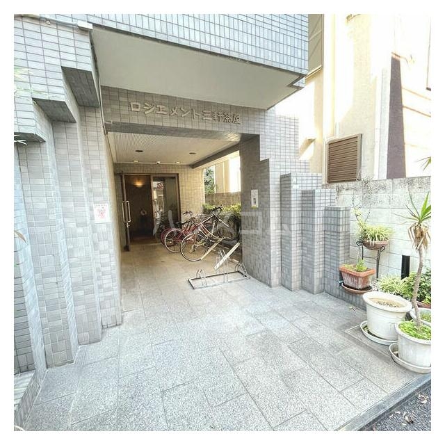 17/27 エントランス