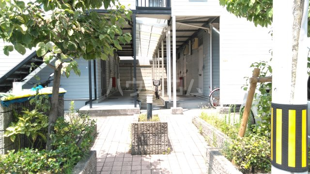 23/30 エントランス