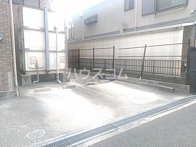 23/30 駐車場