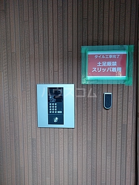 17/26 エントランス