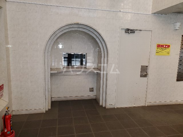 22/28 エントランス