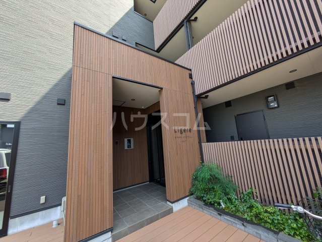 20/29 エントランス