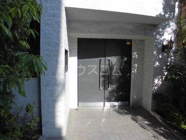 18/21 エントランス