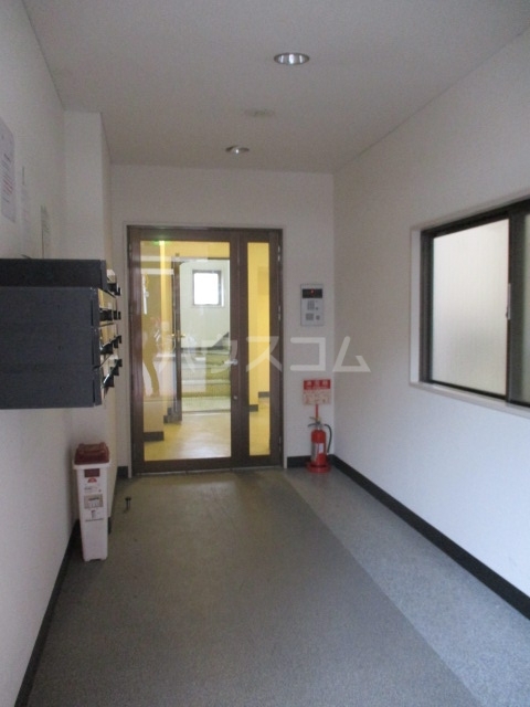 21/25 エントランス