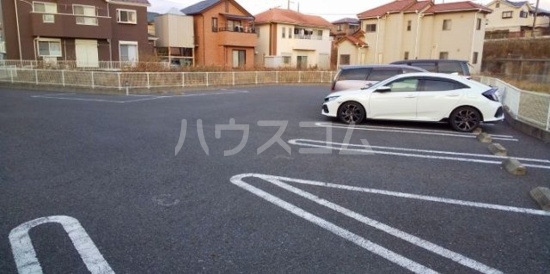 13/13 駐車場