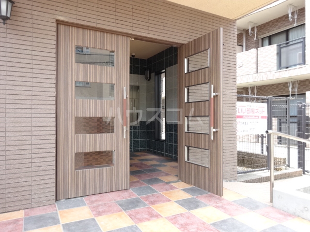 21/30 エントランス