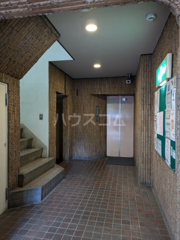 2/2 エントランス