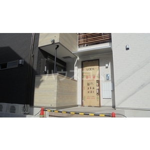 16/23 エントランス