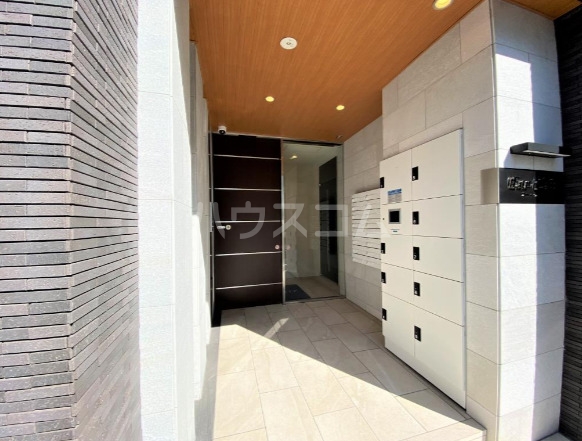 23/30 エントランス