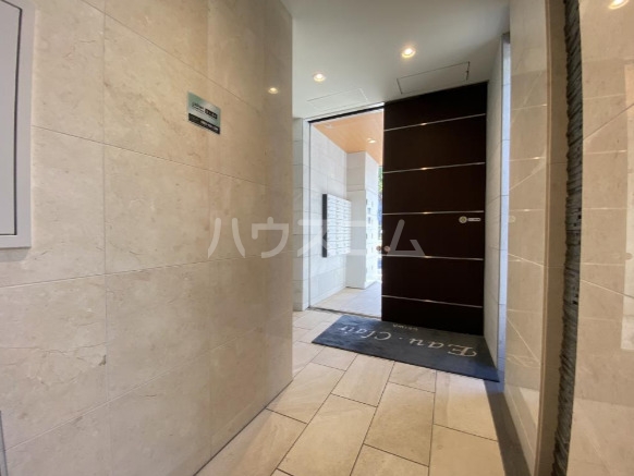 24/30 エントランス