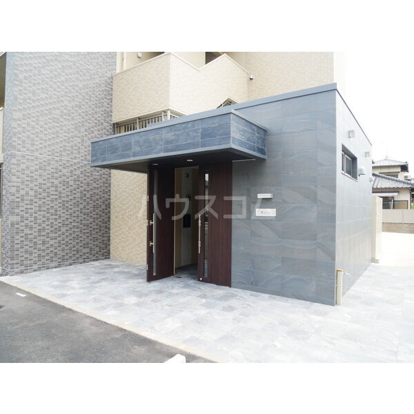 13/17 エントランス