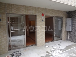 24/30 エントランス