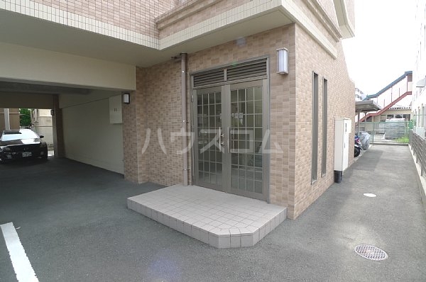 21/25 エントランス