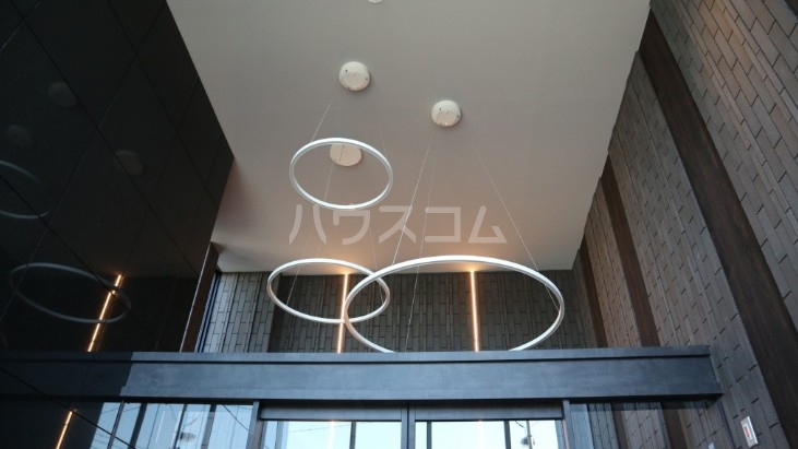 18/25 エントランス