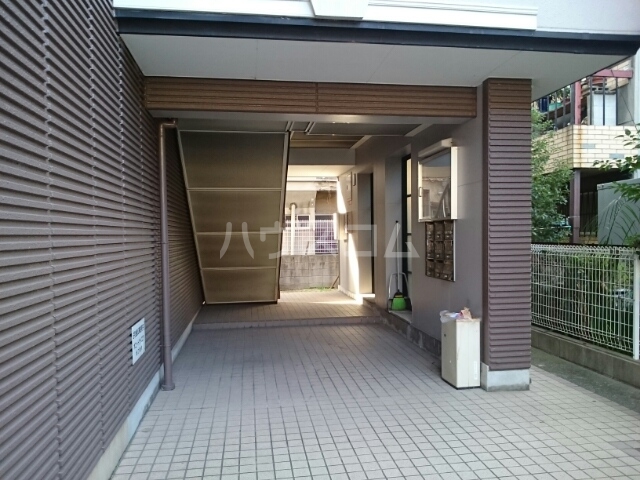 13/19 エントランス