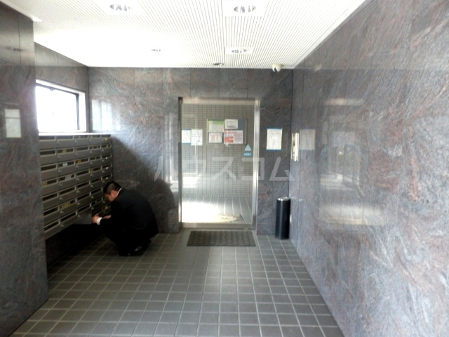 28/30 エントランス