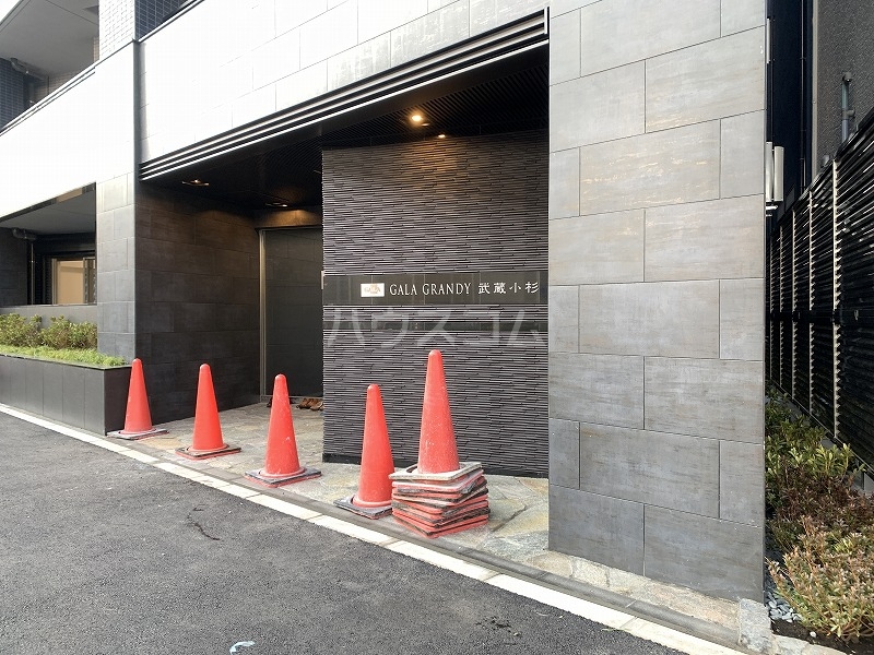 20/28 エントランス