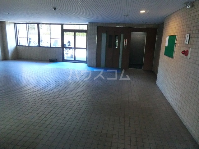 24/30 エントランス