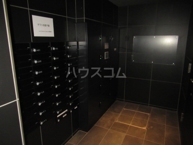 28/30 エントランス