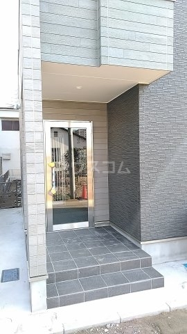 22/27 エントランス