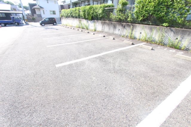 28/30 駐車場