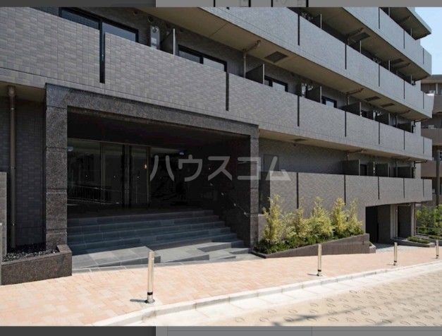 23/30 エントランス