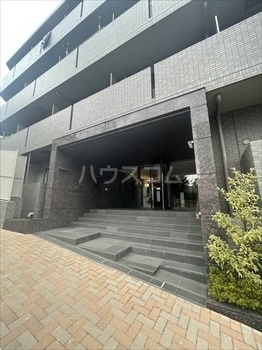 24/30 エントランス