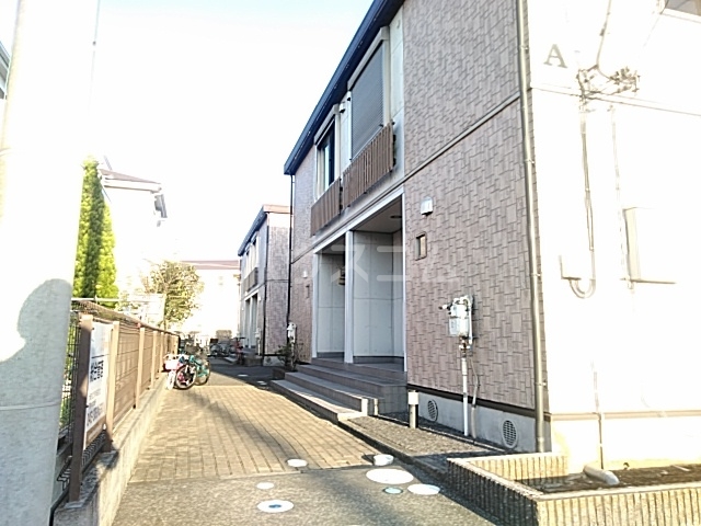 24/25 エントランス