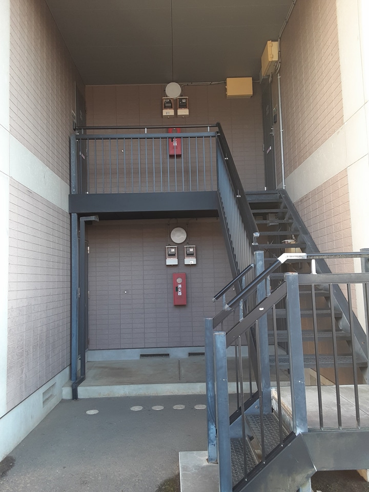 23/30 エントランス