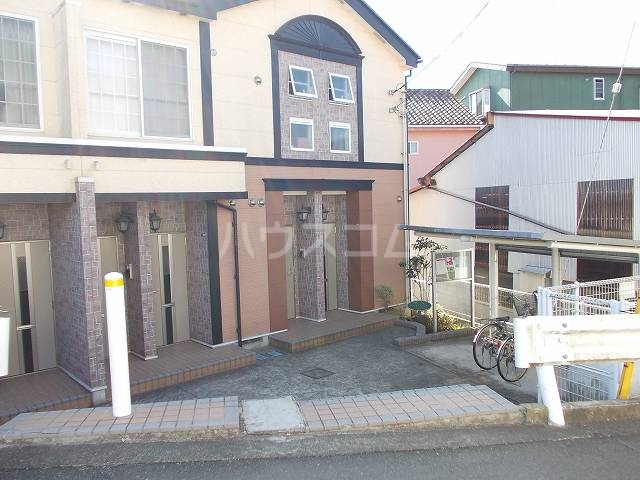 16/23 エントランス