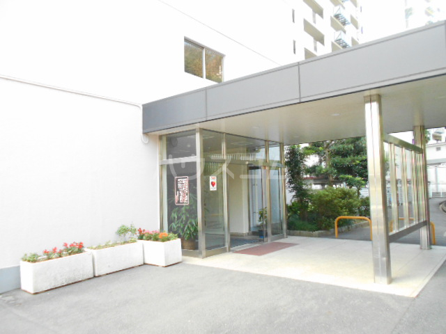 28/30 エントランス