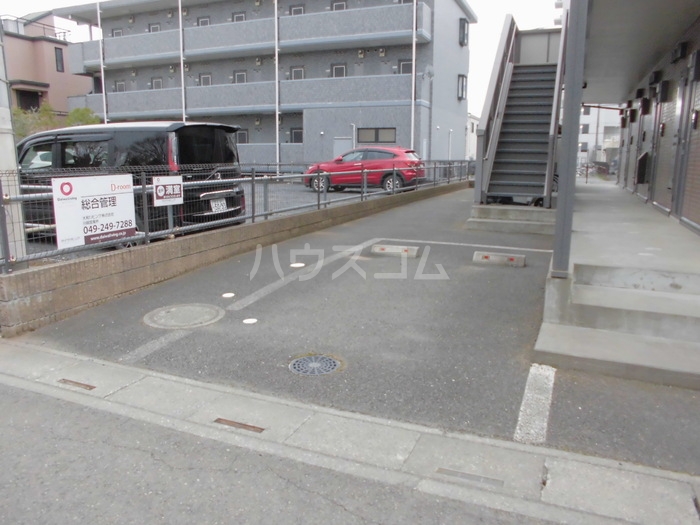 27/30 駐車場