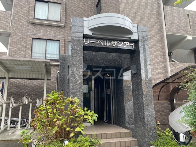 3/4 エントランス