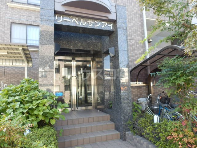 23/28 エントランス