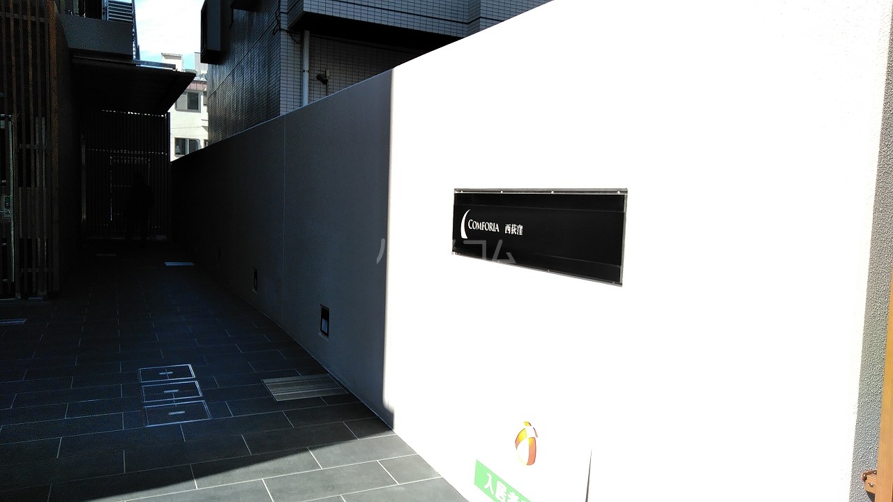 24/30 エントランス