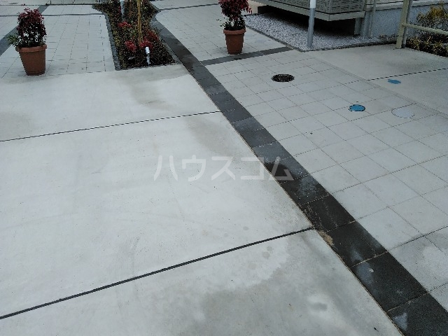 28/30 エントランス