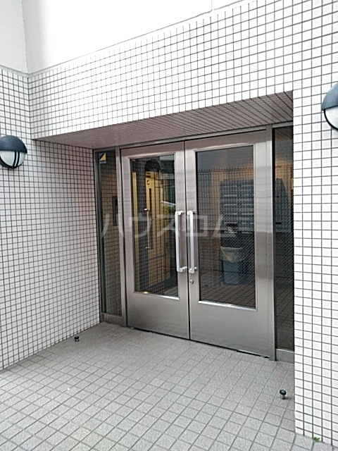 13/14 エントランス