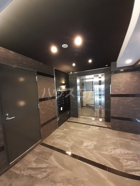 15/21 エントランス