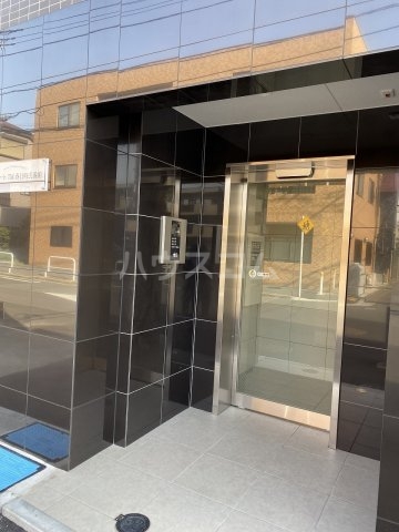 27/30 エントランス