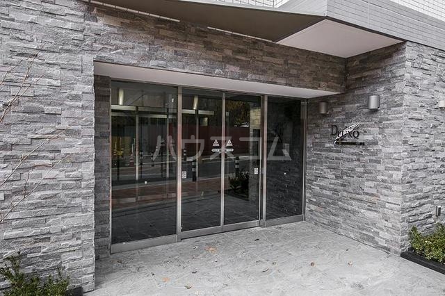 27/30 エントランス