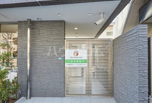 16/19 エントランス