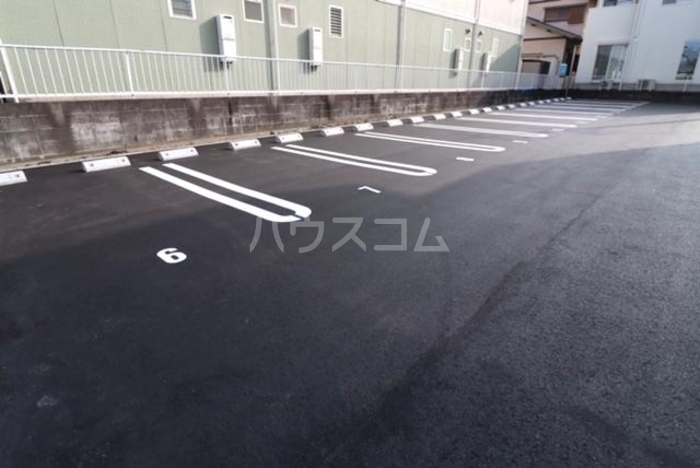 2/6 駐車場