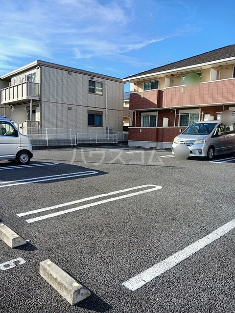 27/30 駐車場