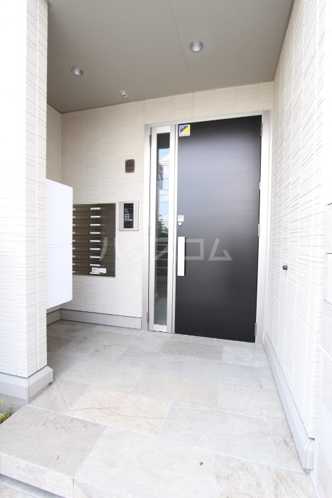 24/30 エントランス