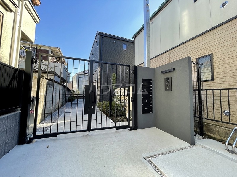 21/30 エントランス