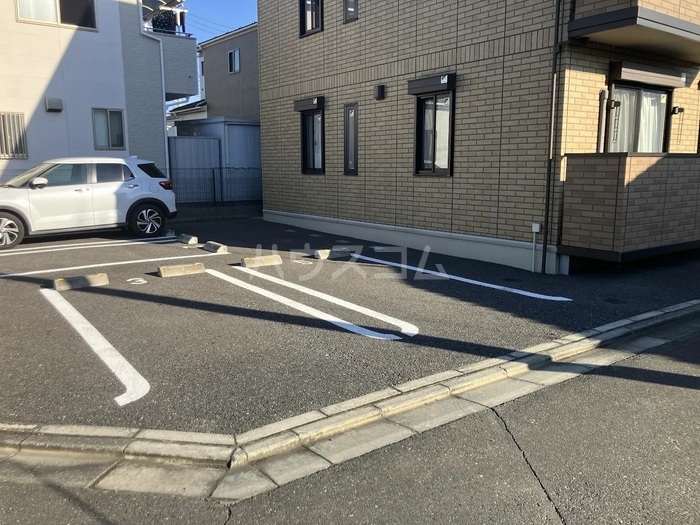 23/28 駐車場