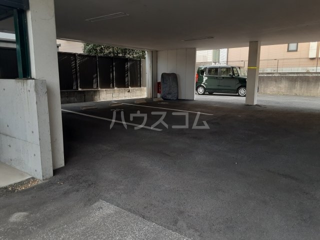 16/18 駐車場
