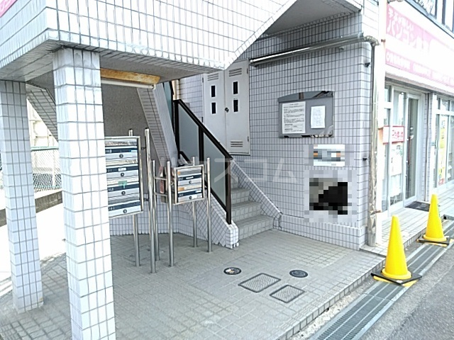 20/30 エントランス