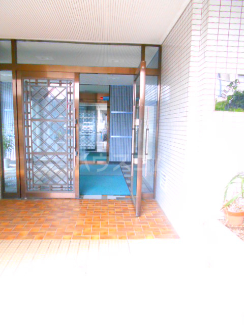 24/30 エントランス