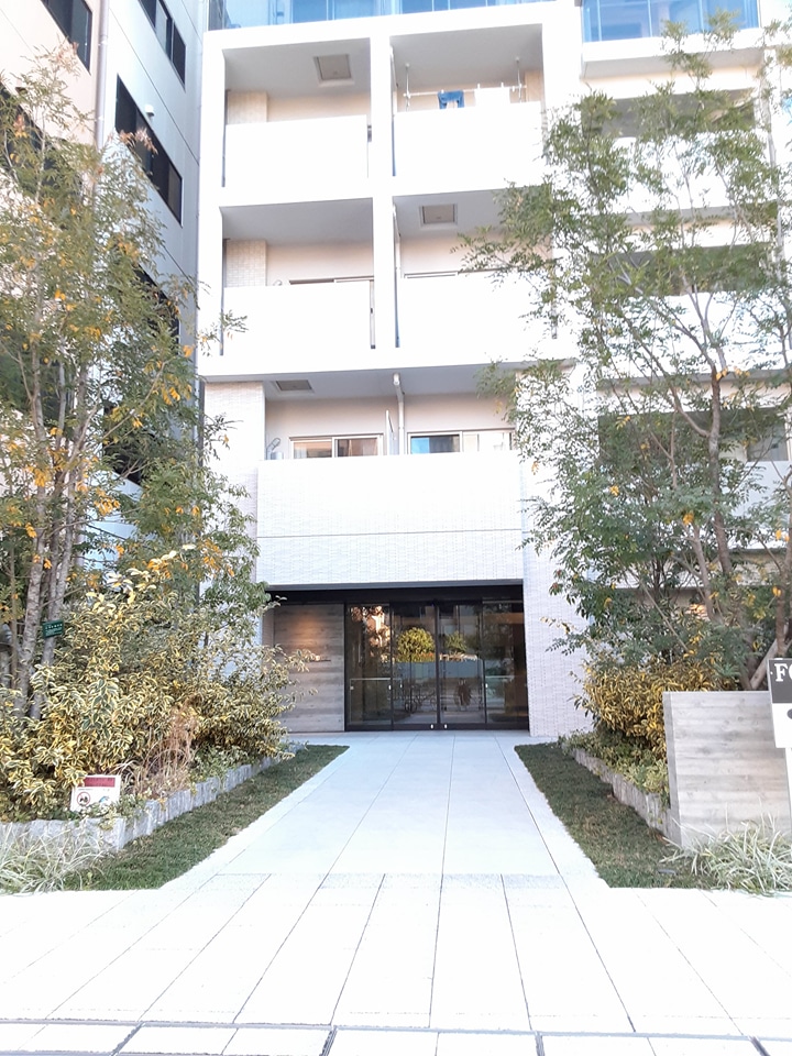 27/30 エントランス